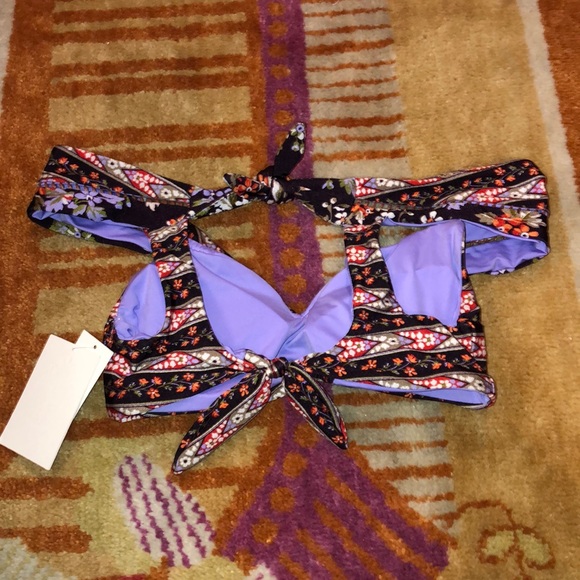 Becca Rebecca Virtue Floral Cottage Portrait Bikini Top SZ M NWT - Picture 4 of 4